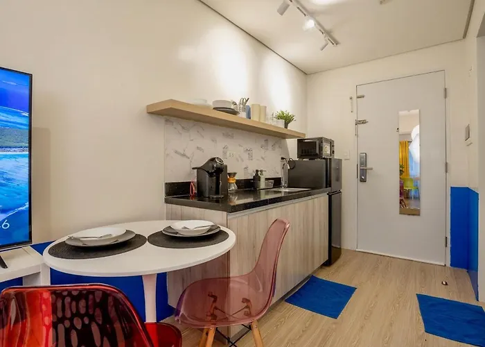 Modern With Balcony Near Ayala Makati Apartment